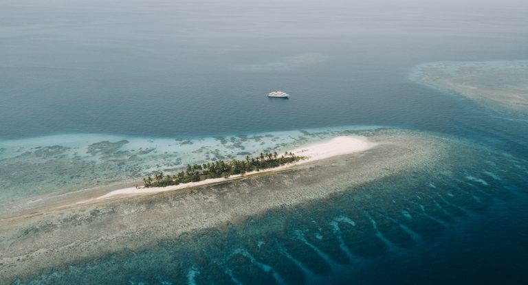 Lusancay Islands & Star Reef