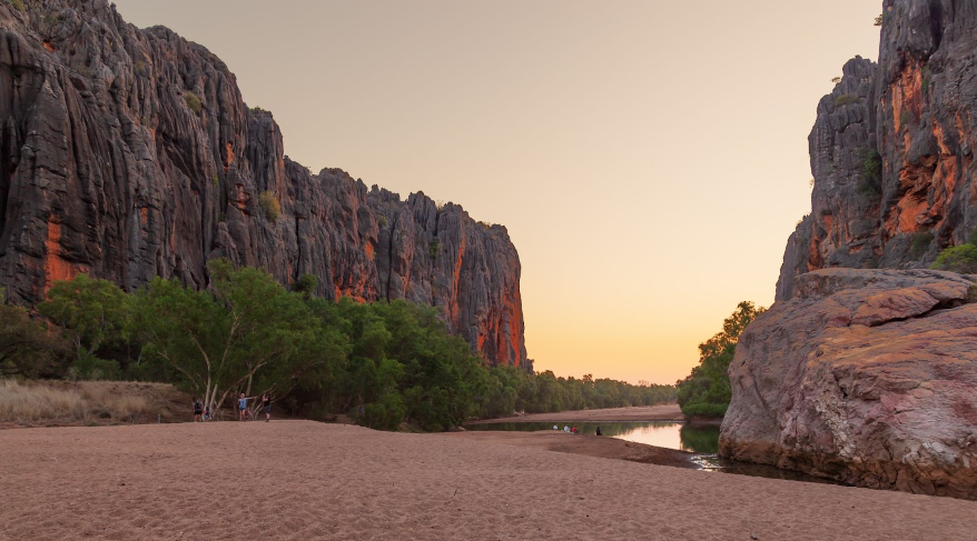 Bandiln͟gan (Windjana Gorge) Lennard River - True North Adventure Cruise